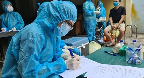 Sử dụng robot thu thập dữ liệu chống dịch, hỏi thăm sức khoẻ người dân